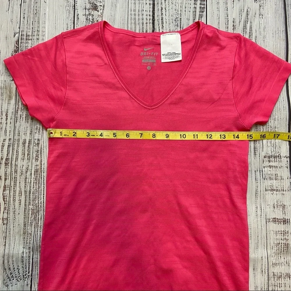 Nike Dri-Fit Seamless Short Sleeve Running Shirt. Size Small. EUC
